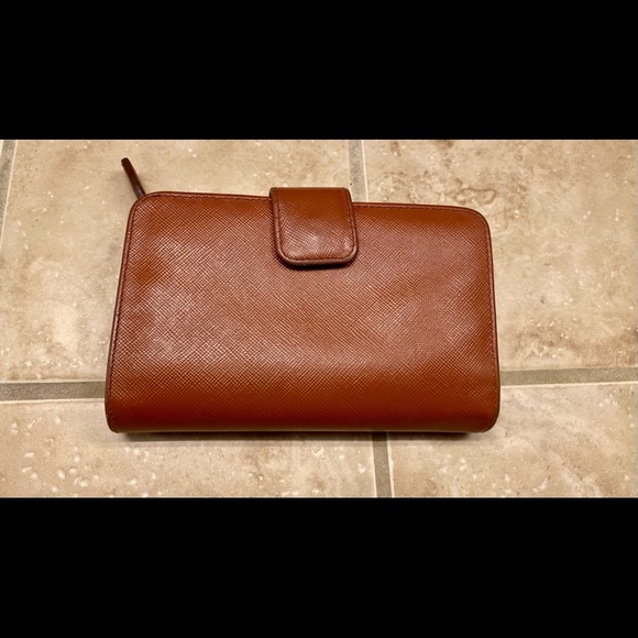 Authentic Beautiful Prada short wallet FREE SHIPPING😊 - Picture 5 of 8